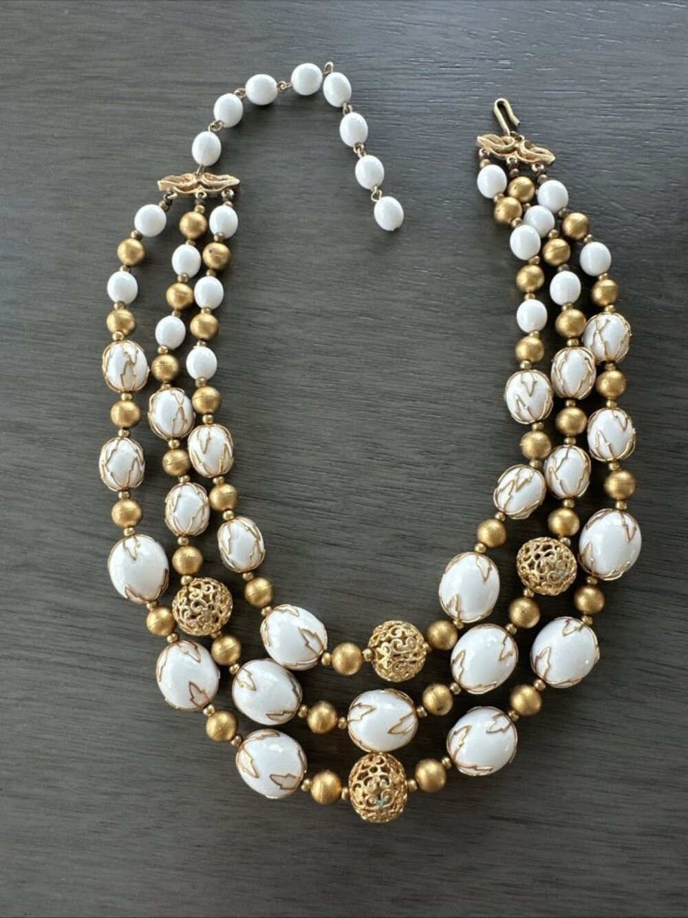 VTG Deauville Necklace White Lucite Gold Leaf Caps Triple Strand Filigree Bead - Picture 6 of 7